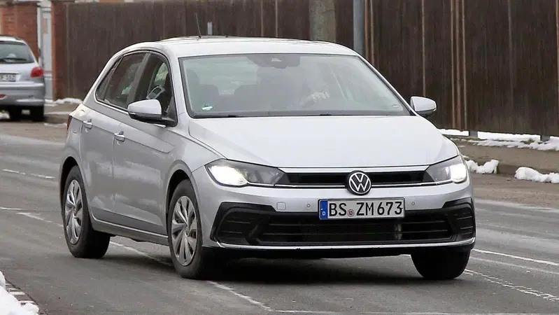 Volkswagen Polo restyling, le foto spia
