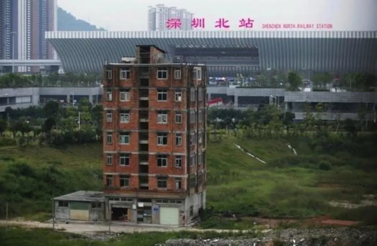 Le "case chiodo" in Cina: i proprietari non vendono e bloccano le strade