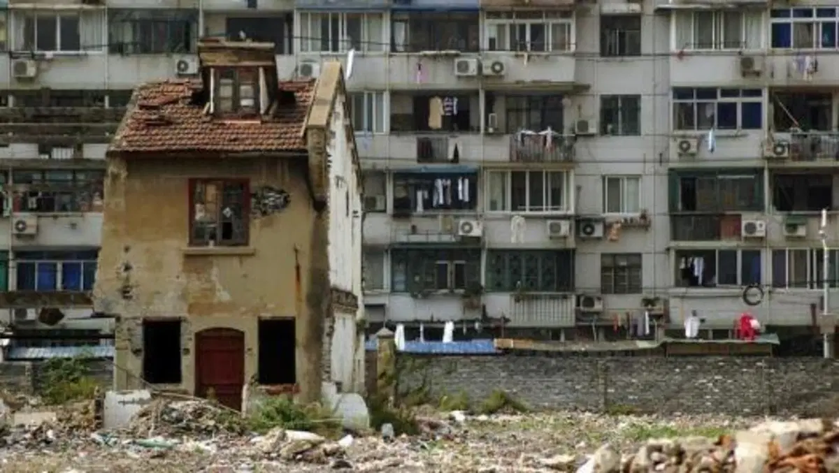Le "case chiodo" in Cina: i proprietari non vendono e bloccano le strade (6)