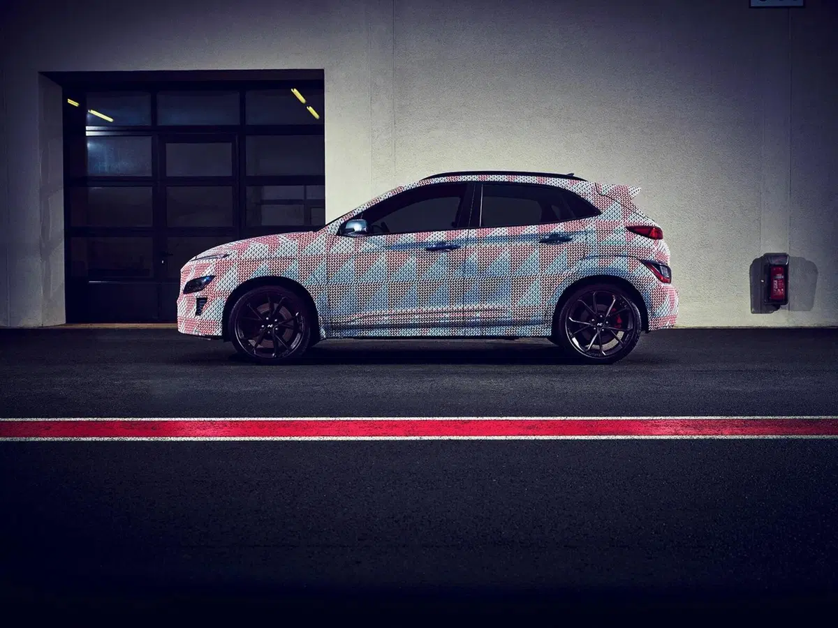 Hyundai Kona N, il teaser del SUV sportivo (4)