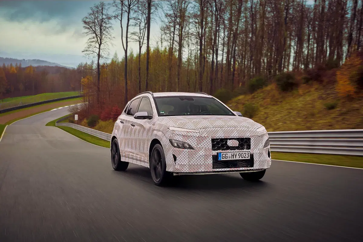 Hyundai Kona N, il teaser del SUV sportivo (6)