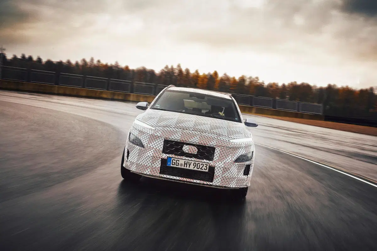 Hyundai Kona N, il teaser del SUV sportivo (7)