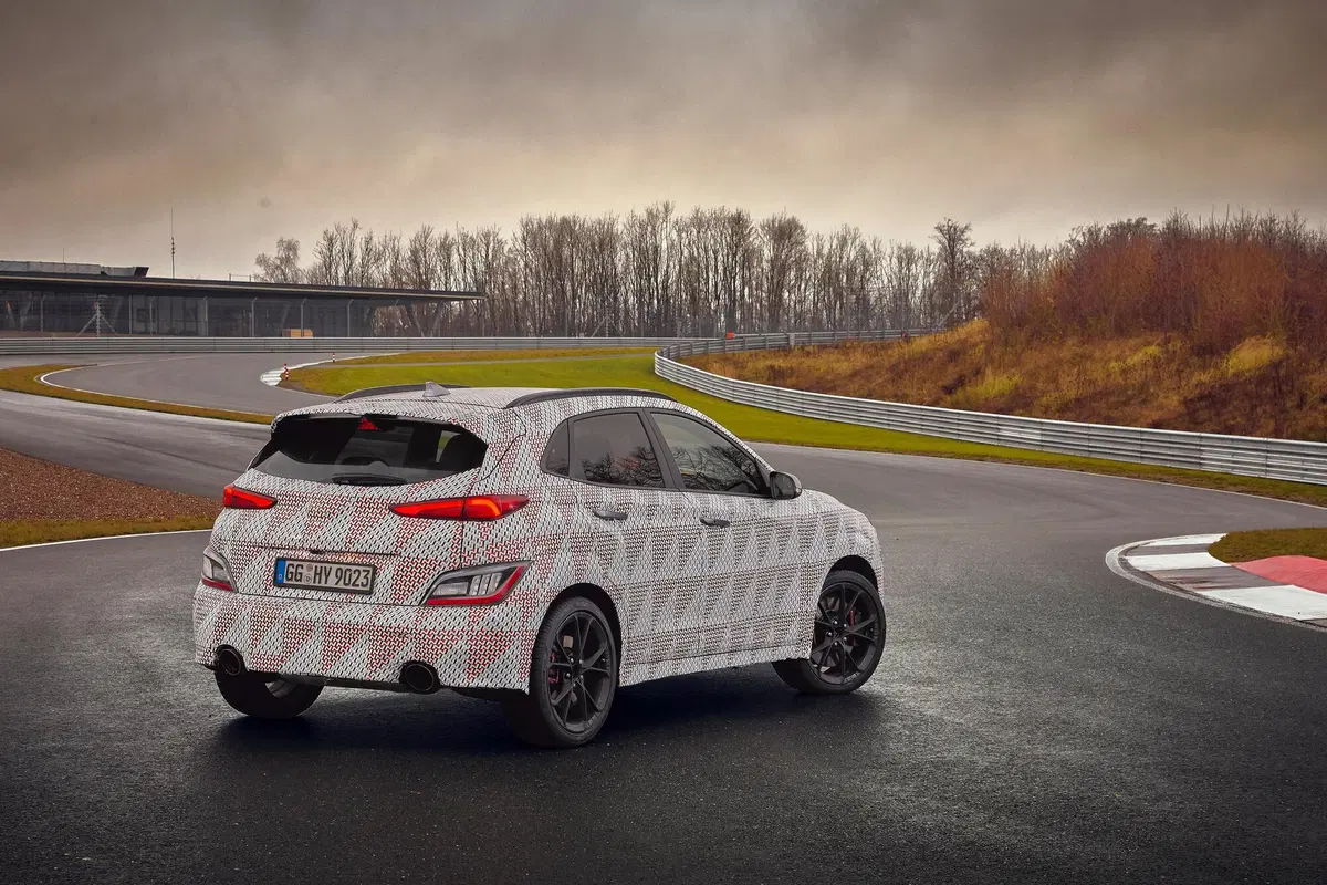 Hyundai Kona N, il teaser del SUV sportivo (8)