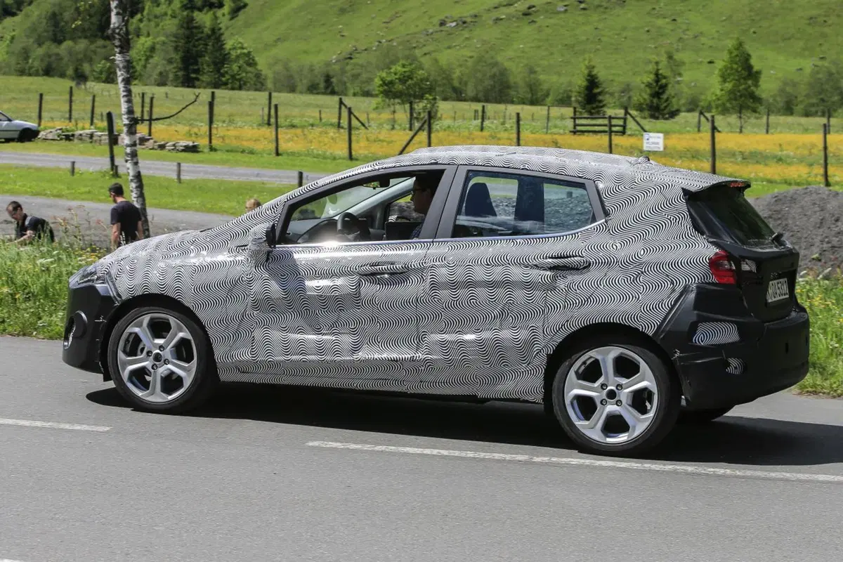 Ford Fiesta, gli scatti rubati della settima generazione (8)