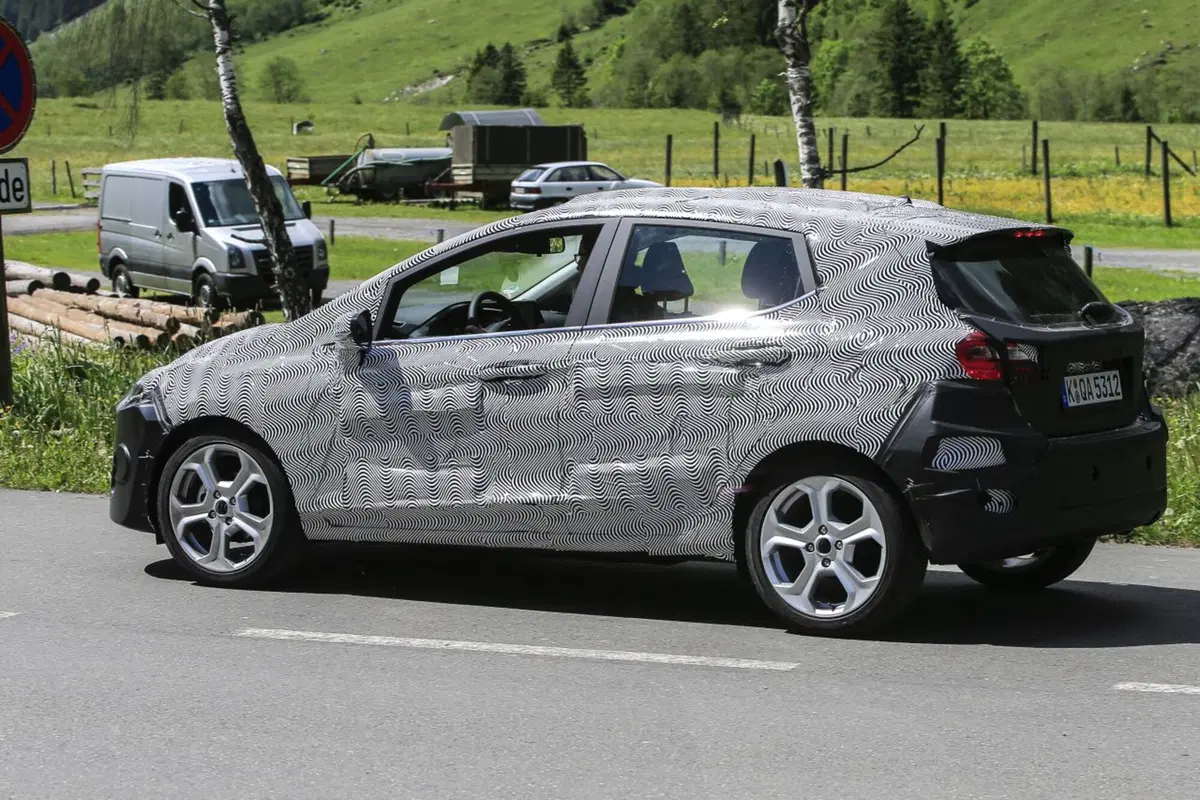 Ford Fiesta, gli scatti rubati della settima generazione (9)
