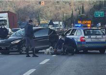 Contromano in autostrada tra Firenze e Barberino cerca di scappare: i video dell'arresto [VIDEO]