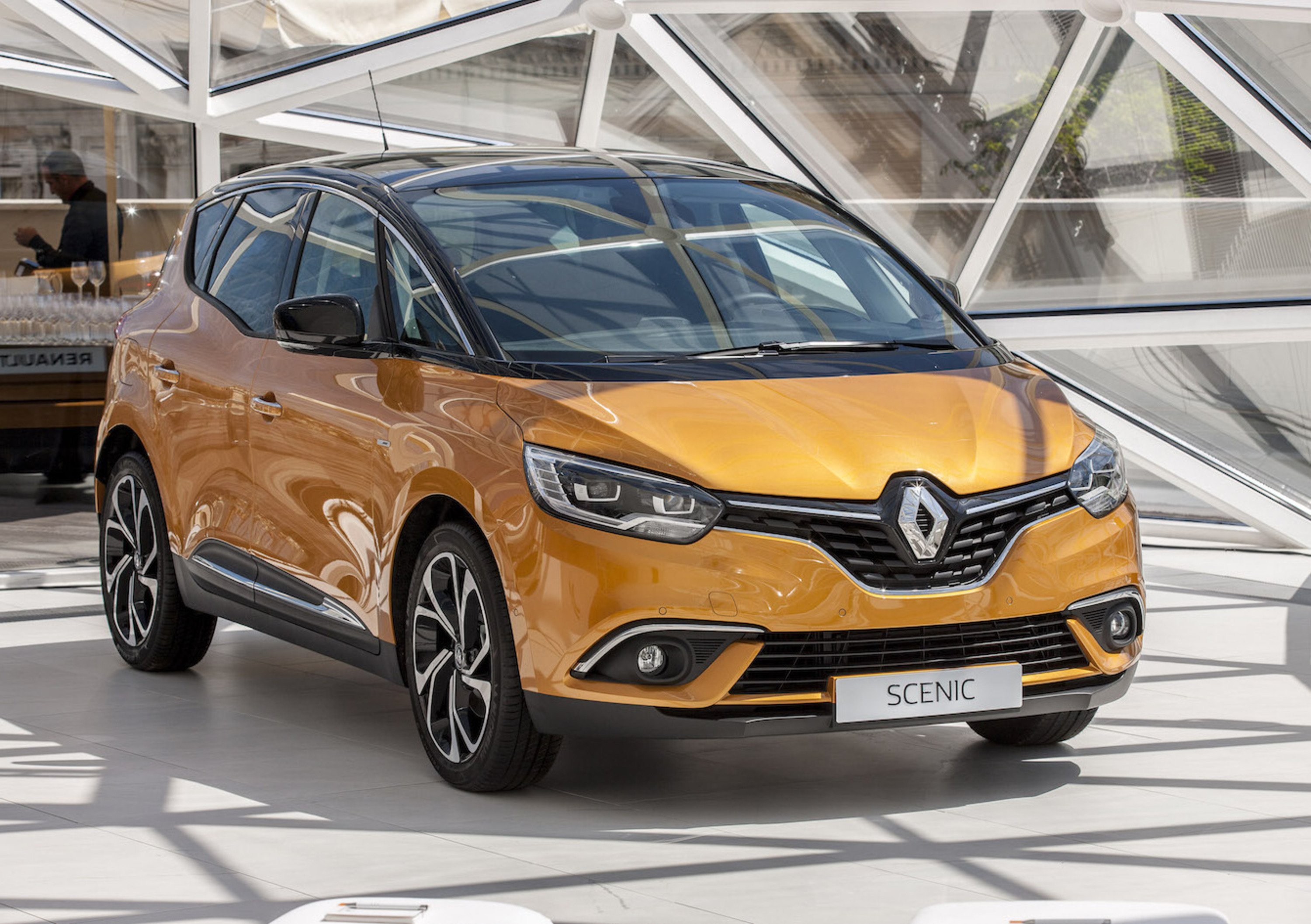 Nuova Renault Sc&eacute;nic: grandeur obligatoire