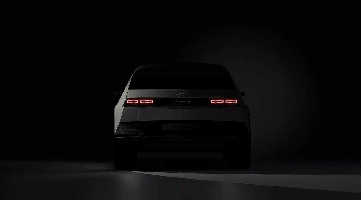 Hyundai Ioniq 5, il teaser del SUV elettrico (2)