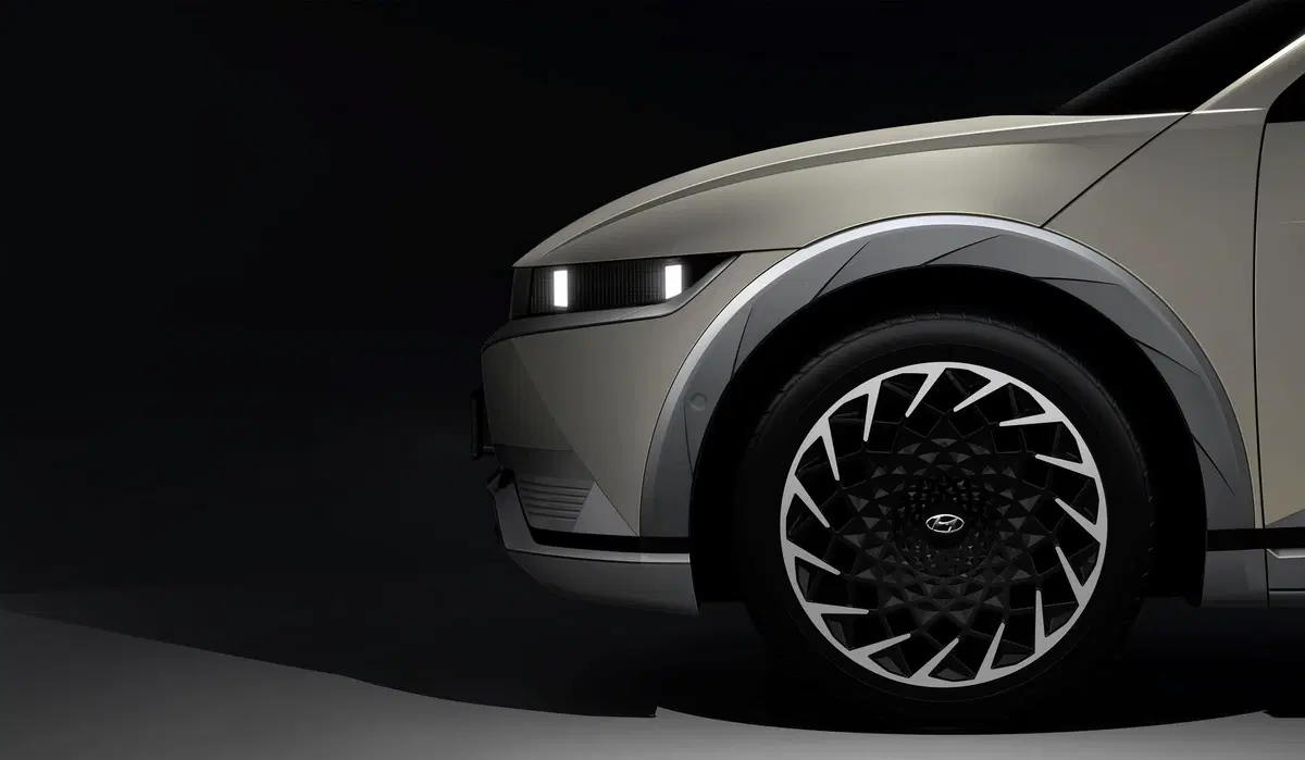 Hyundai Ioniq 5, il teaser del SUV elettrico (3)