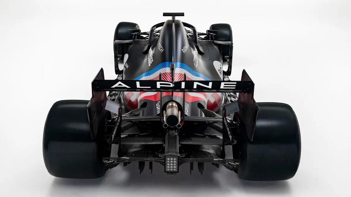 Formula 1, l'Alpine mostra una livrea invernale (6)
