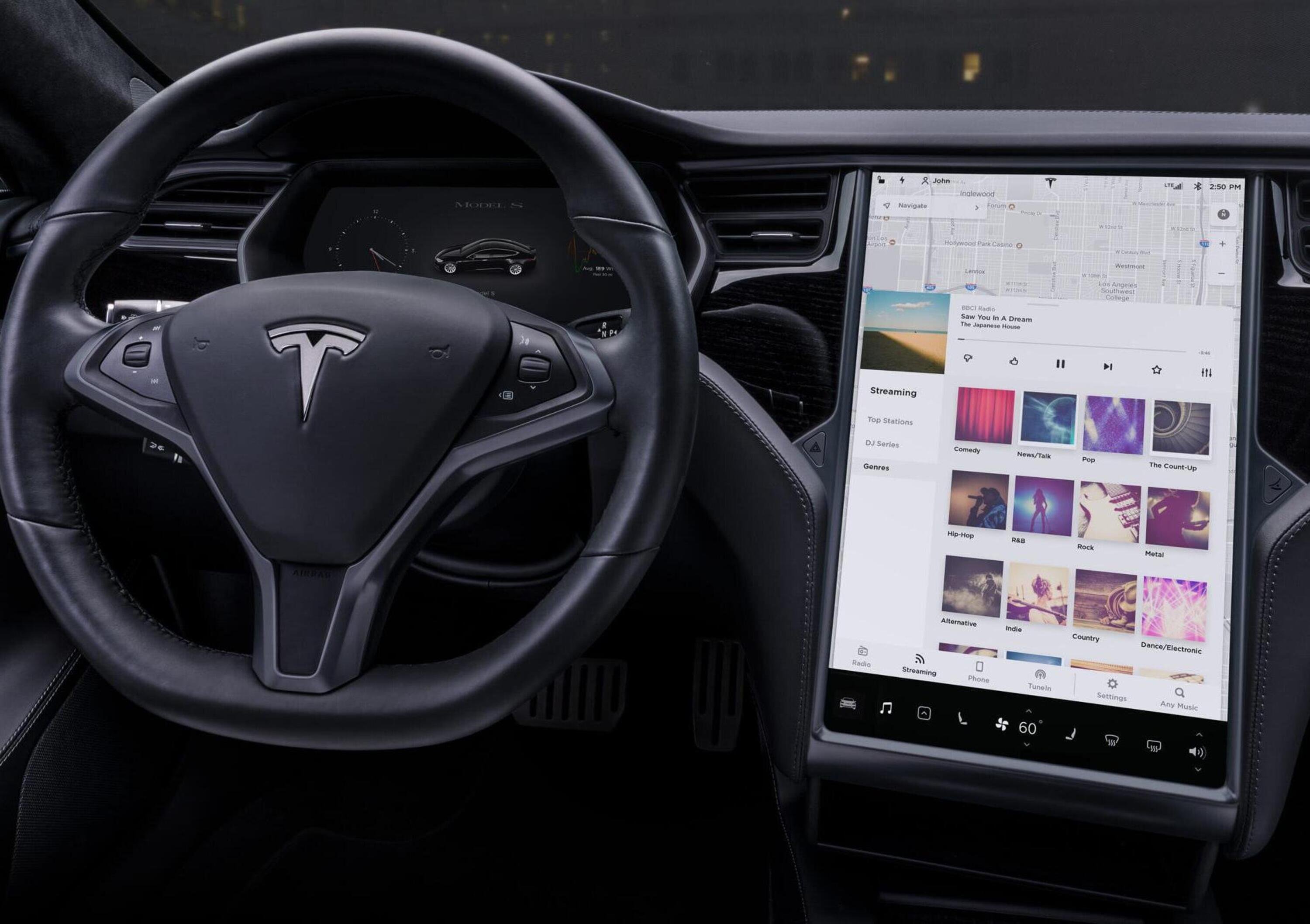 Tesla, problemi al touchscreen: in Usa ritirati 160mila modelli