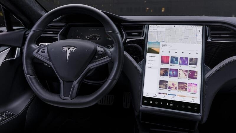 Tesla, problemi al touchscreen: in Usa ritirati 160mila modelli