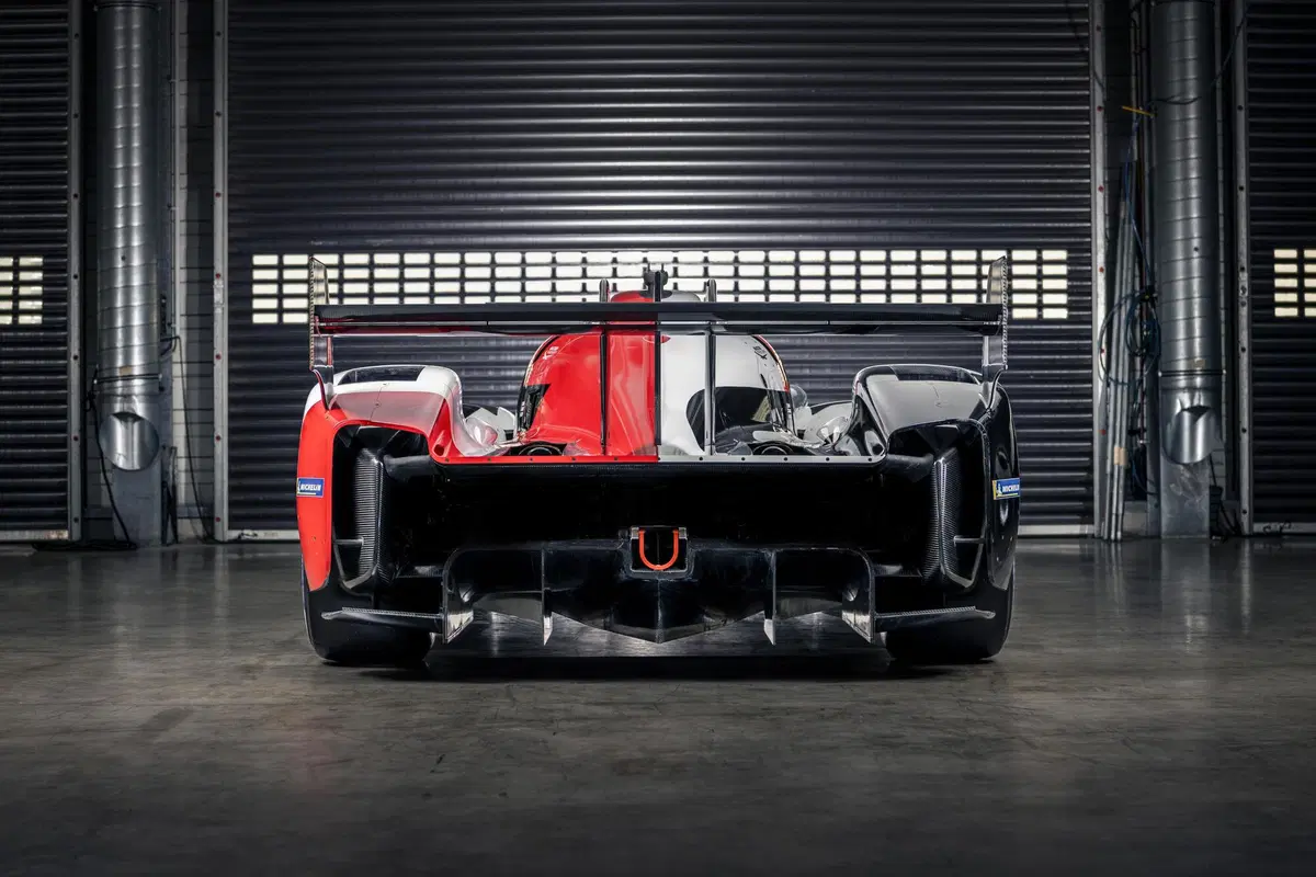 WEC: Toyota svela la GR010, l'hypercar per l'assalto a Le Mans (2)