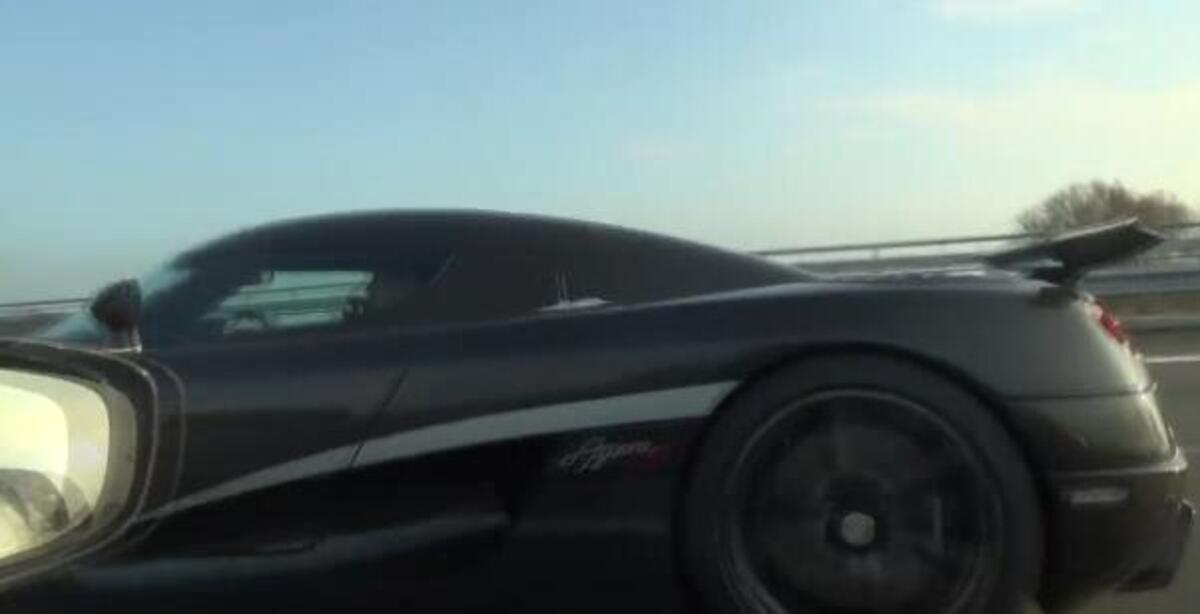 Autobahn Tedesca Koenigsegg Agera R E Porsche 918 Spyder Fuga A 300km