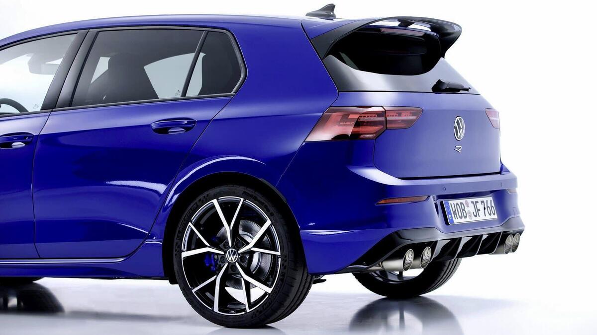 Drift mode e Akrapovic come suona e come balla la Golf 8 R [VIDEO] News Automoto.it