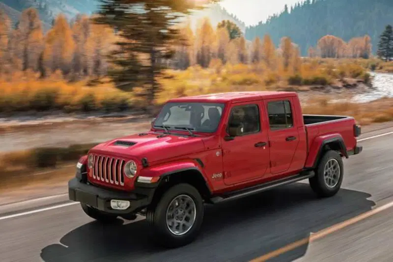 Il nuovo "mezzo brutale" che Jeep porta in Italia, Con listino da 67mila euro: Gladiator V6