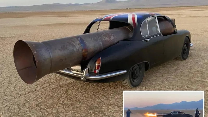 Un missile da guerra o una Jaguar? La S-Type con il "motore" delle V-1 naziste [foto]