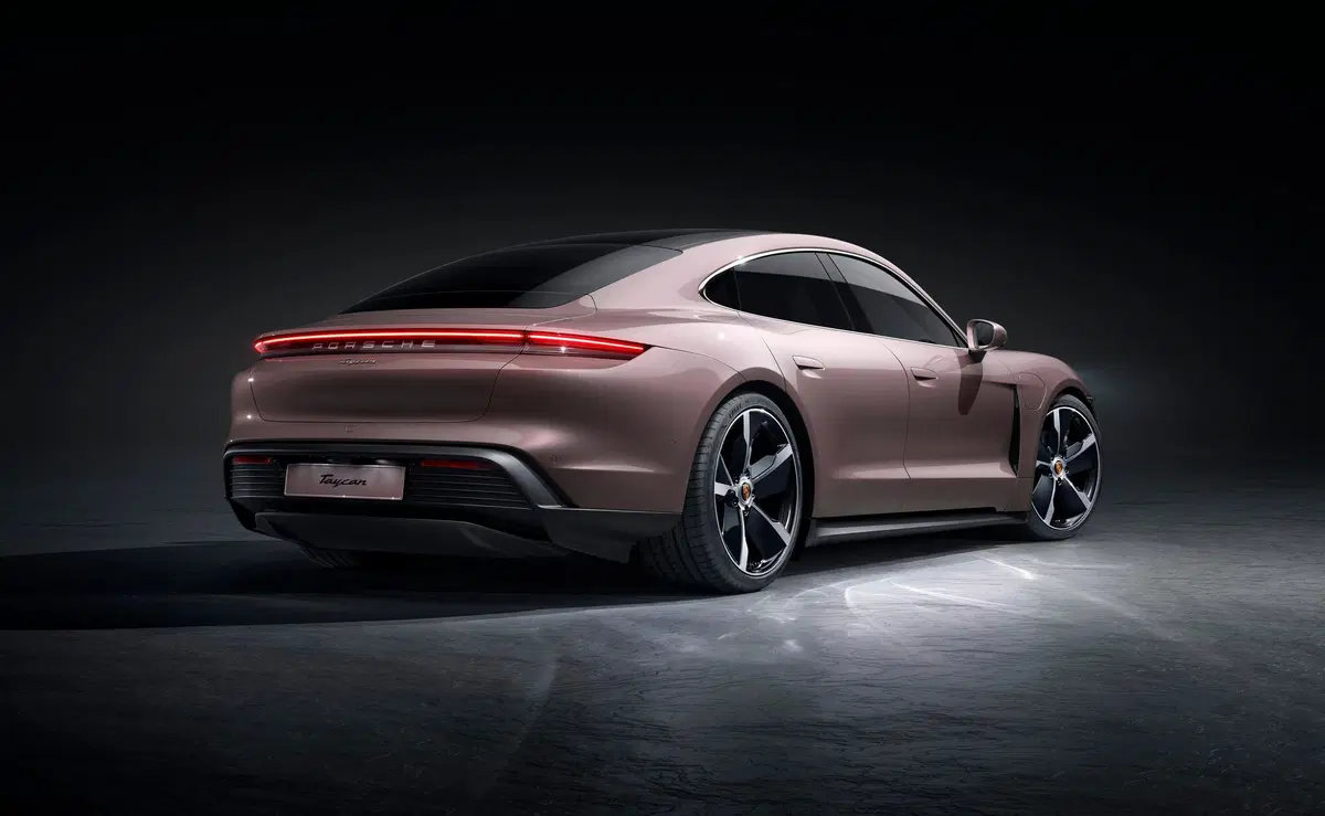 Porsche Taycan, arriva l'entry level a trazione posteriore (2)