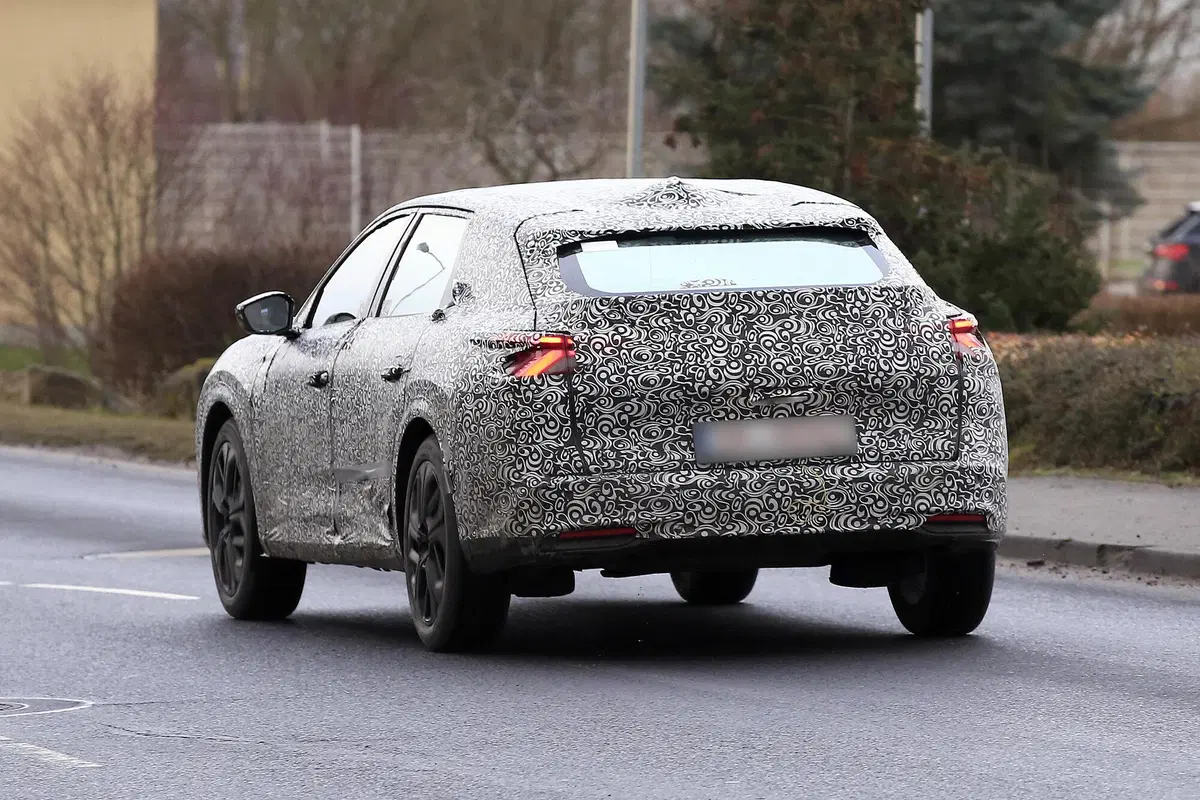Citroen C5, le foto spia (10)