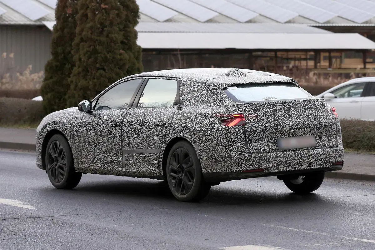 Citroen C5, le foto spia (12)