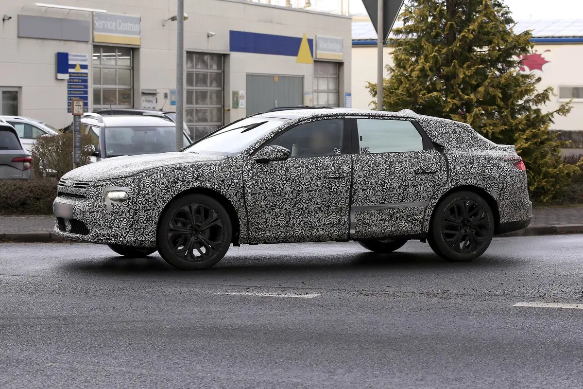 Citroen C5, le foto spia (14)