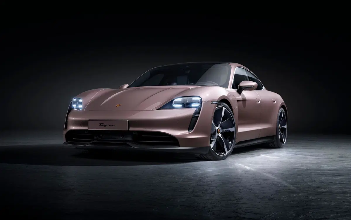 Risultati 2020 e novità 2021 Porsche: Macan auto più venduta, attendendo Cross Turismo EV (e festa a Franciacorta) (2)