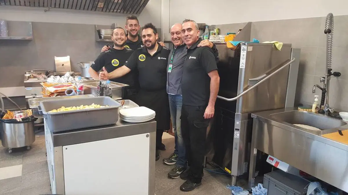 L'uomo che fa mangiare il Circus (2)