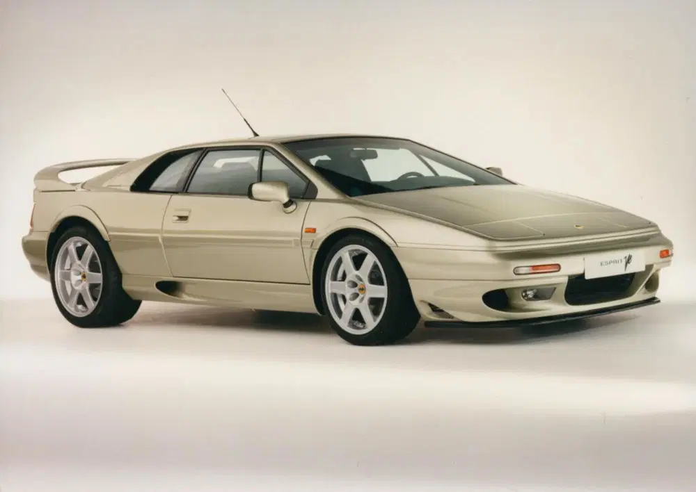 La mitica Esprit, Lotus