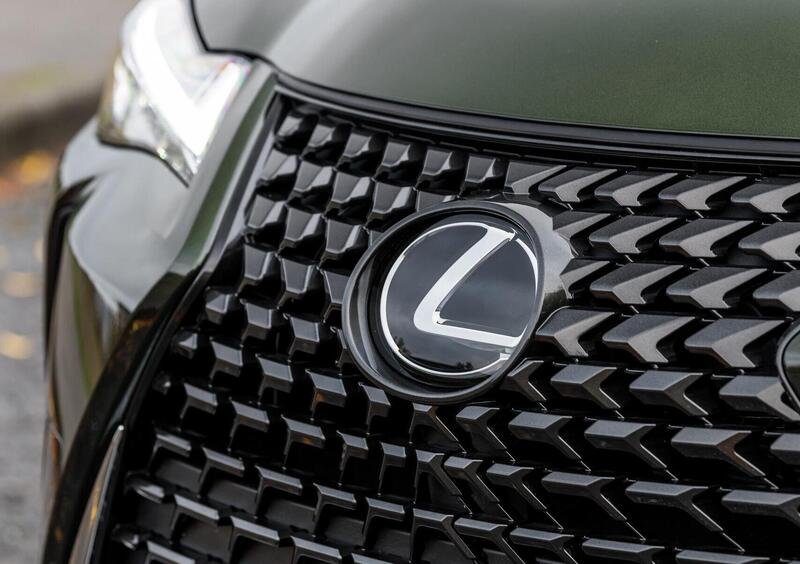 Lexus UX (2021-->>) (20)