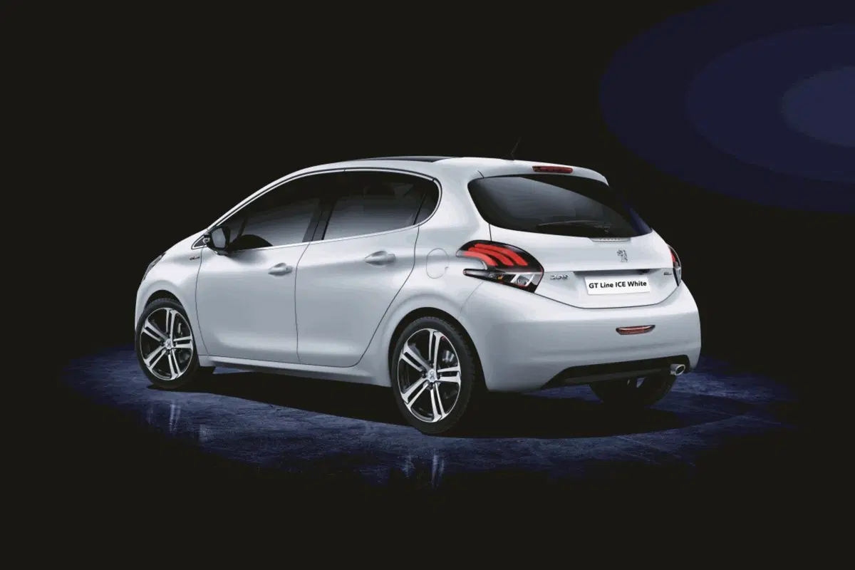 Peugeot 208 GT Line ICE White, bianco sportivo (2)