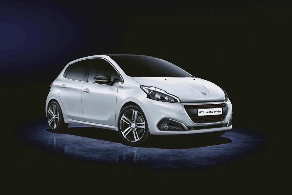 Peugeot 208 GT Line ICE White, bianco sportivo