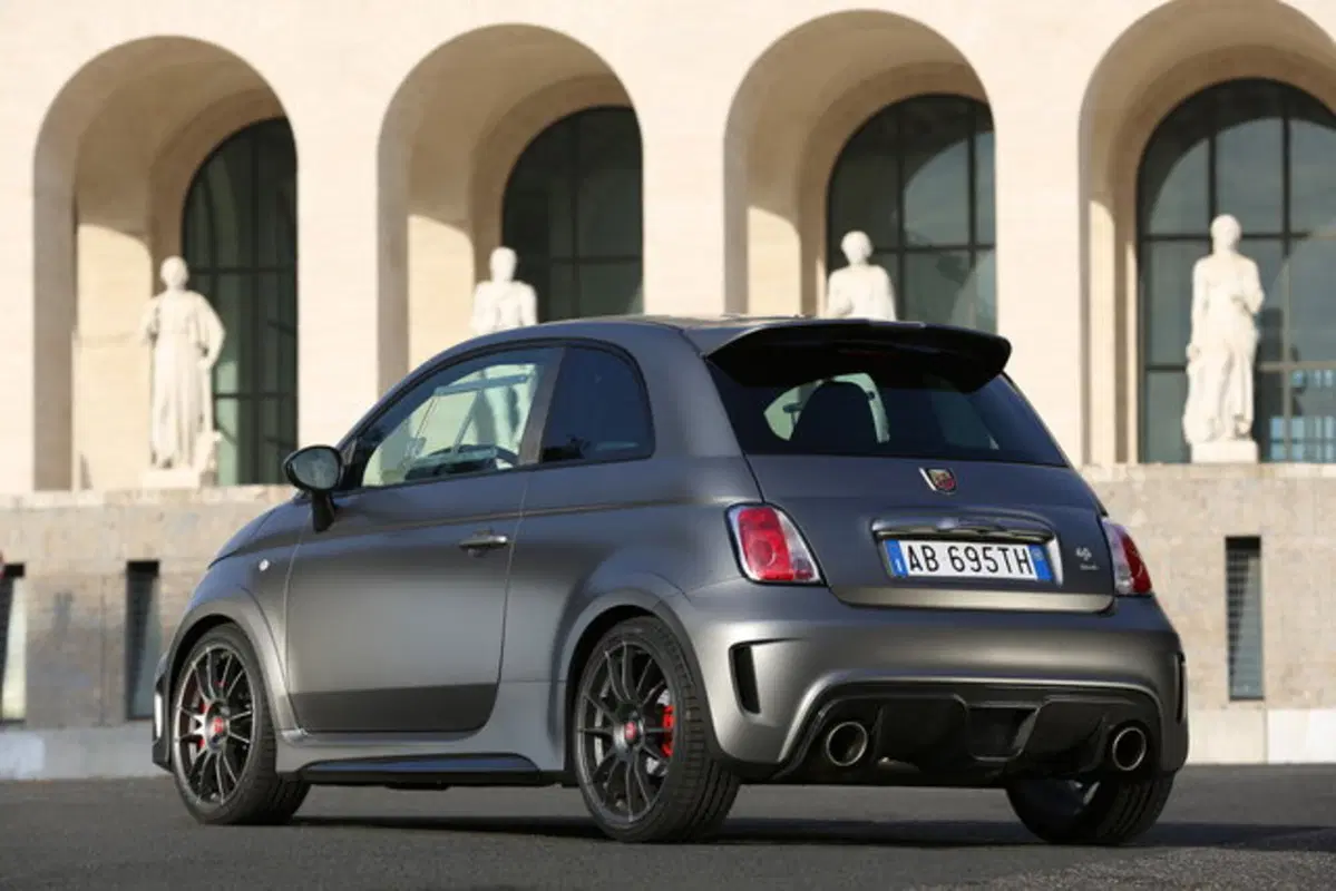 Abarth 695 1.4 t-jet Turismo 180cv auto (26)