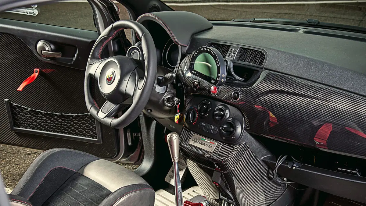 Abarth 695 1.4 t-jet Turismo 180cv auto (30)