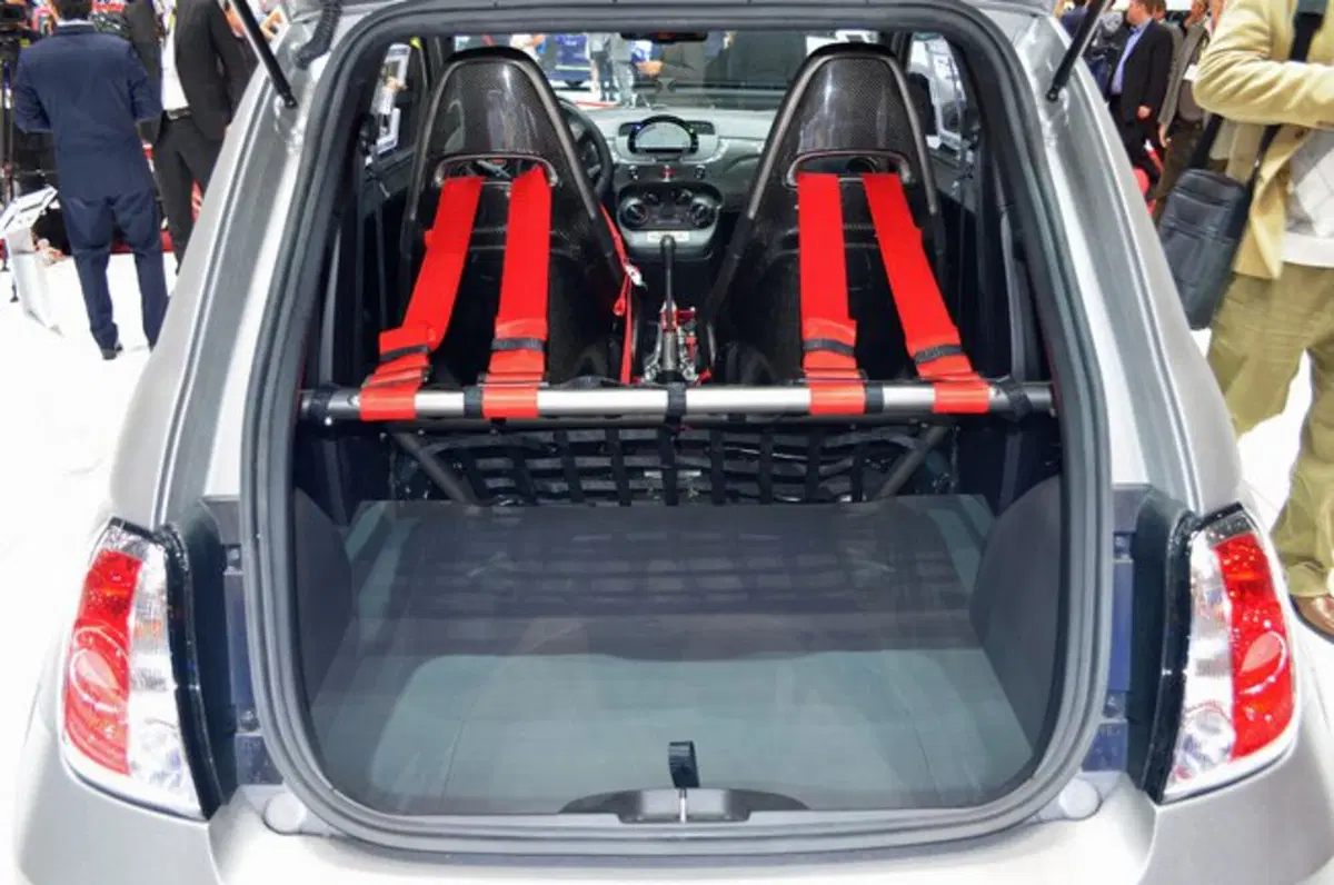 Abarth 695 1.4 t-jet Turismo 180cv auto (31)