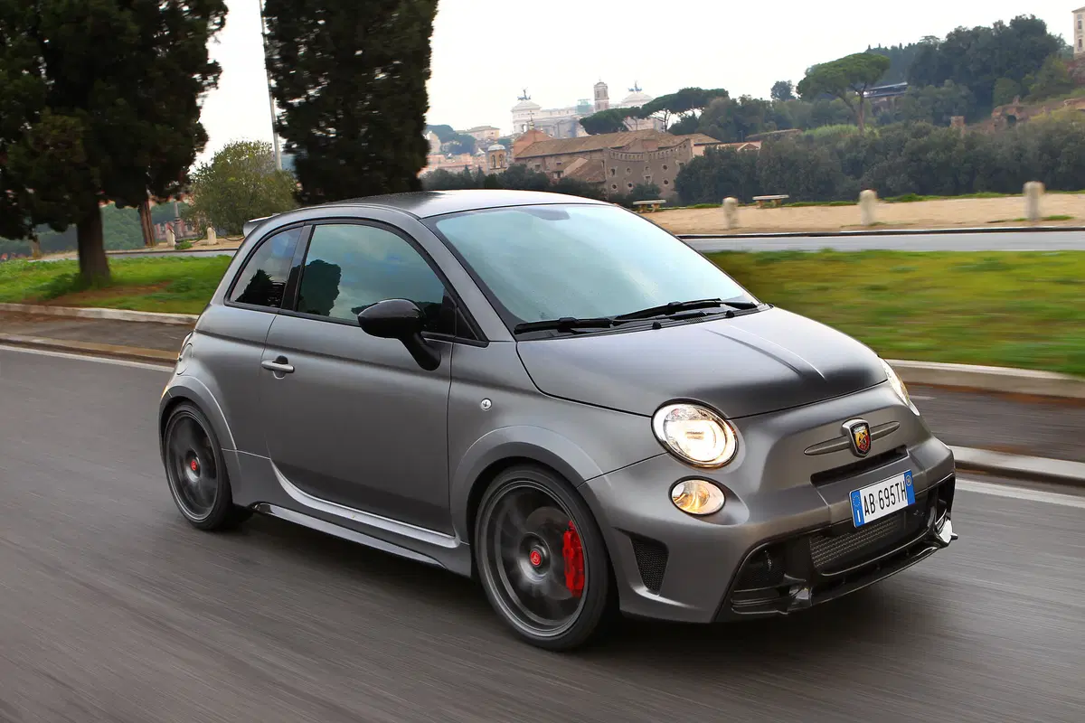 Abarth 695 1.4 t-jet Turismo 180cv auto (25)