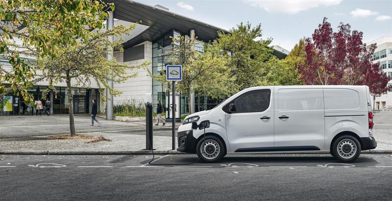 Citroen &Euml;-Jumpy: il furgone elettrico di Stellantis per lavorare in citt&agrave; [video]