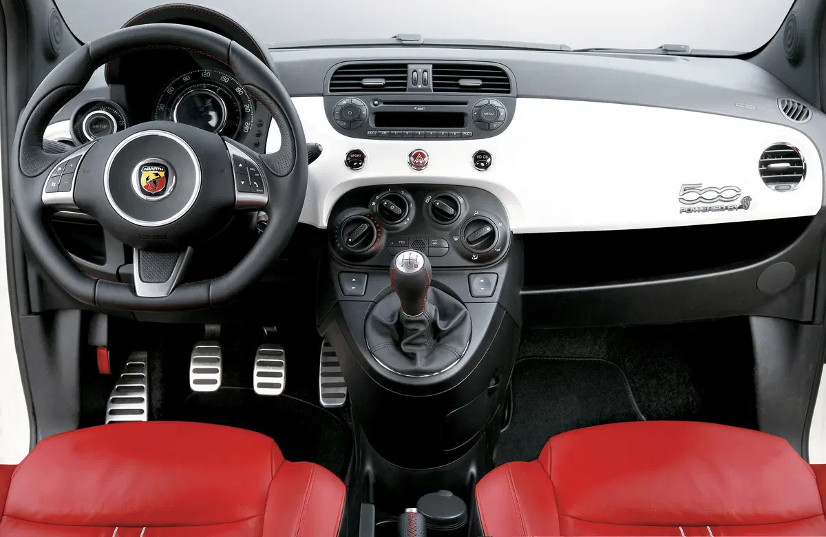 Abarth 500 1.4 Turbo T-Jet Custom (6)
