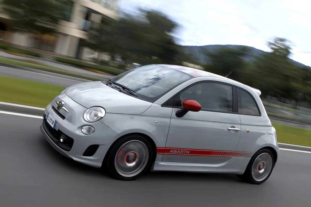 Abarth 500 1.4 Turbo T-Jet Custom (5)
