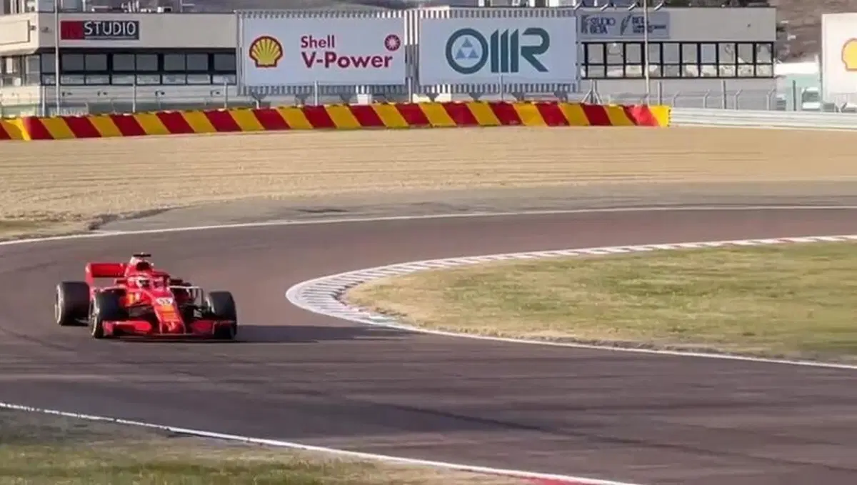 F1, Carlos Sainz per la prima volta alla guida di una Ferrari a Fiorano [Video] (5)