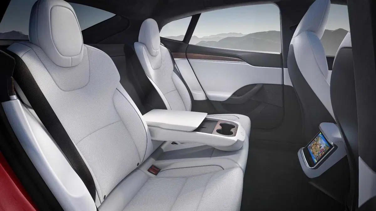 Tesla Model S 2021, il volante diventa una cloche (3)