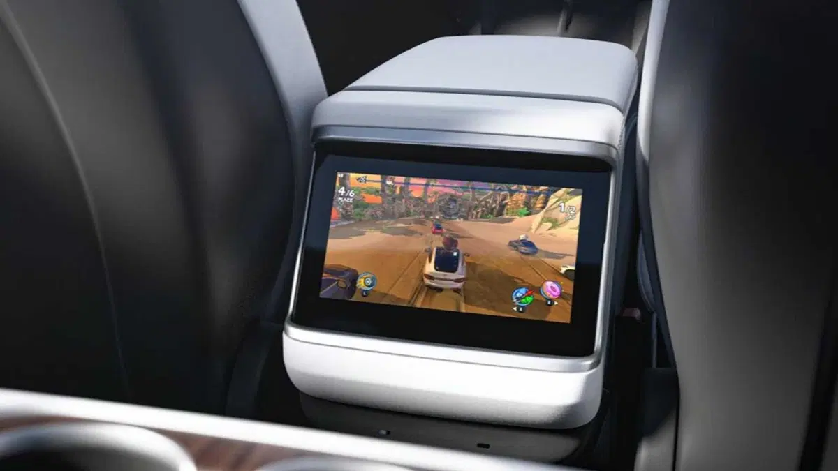Tesla Model S 2021, il volante diventa una cloche (5)
