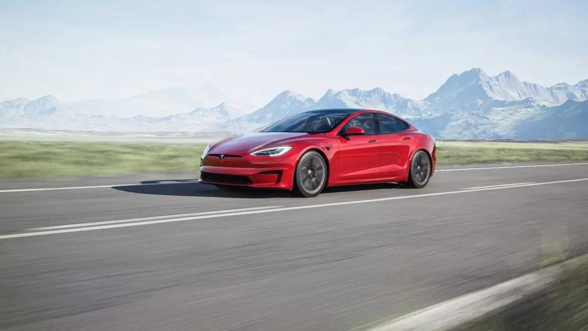 Tesla Model S 2021, il volante diventa una cloche (7)