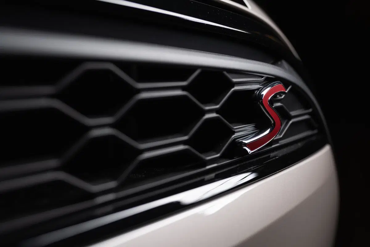 Mini 2021 | Ecco il secondo restyling per 3 e 5 porte, Cabrio ed elettrica (4)