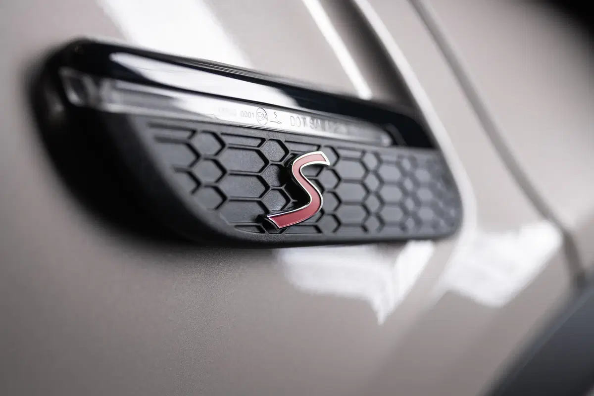 Mini 2021 | Ecco il secondo restyling per 3 e 5 porte, Cabrio ed elettrica (13)