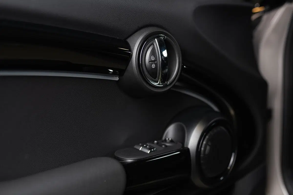 Mini 2021 | Ecco il secondo restyling per 3 e 5 porte, Cabrio ed elettrica (16)