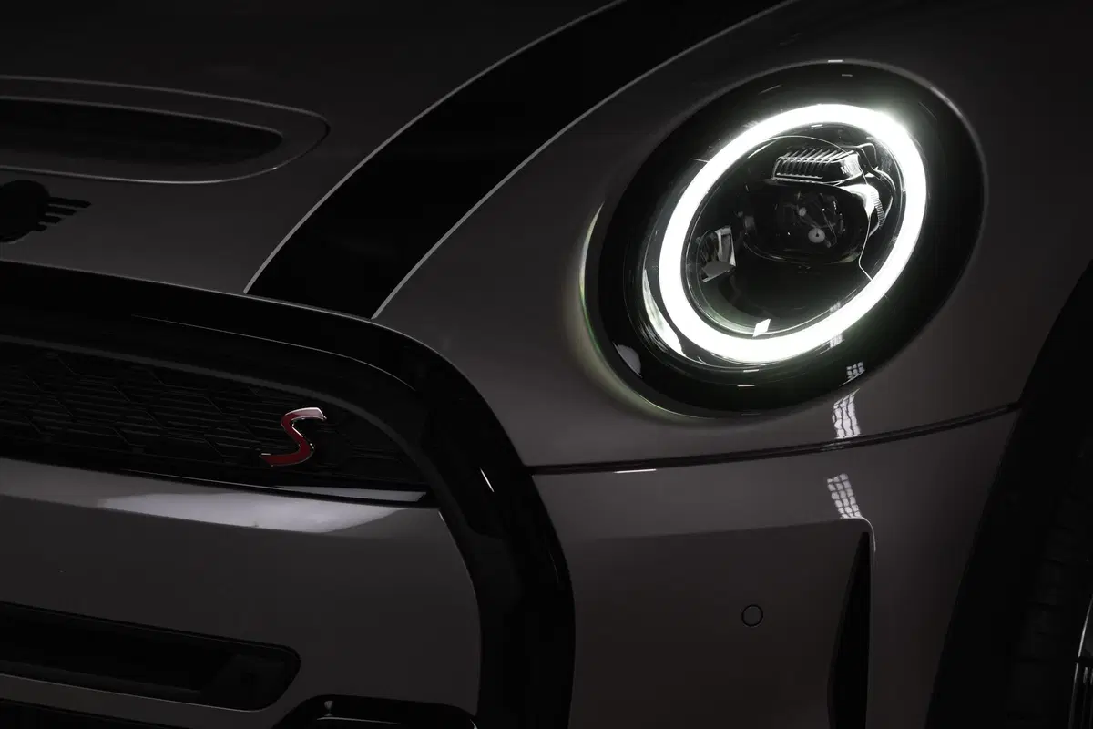 Mini 2021 | Ecco il secondo restyling per 3 e 5 porte, Cabrio ed elettrica (17)