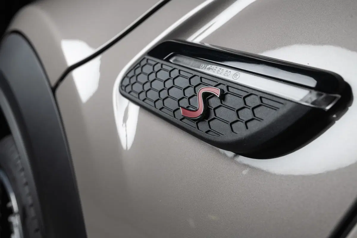 Mini 2021 | Ecco il secondo restyling per 3 e 5 porte, Cabrio ed elettrica (22)