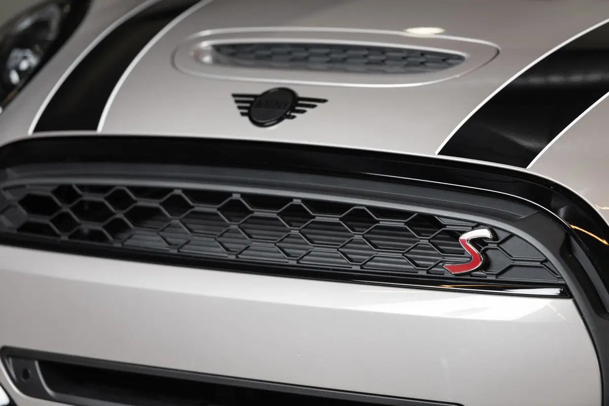 Mini 2021 | Ecco il secondo restyling per 3 e 5 porte, Cabrio ed elettrica (24)
