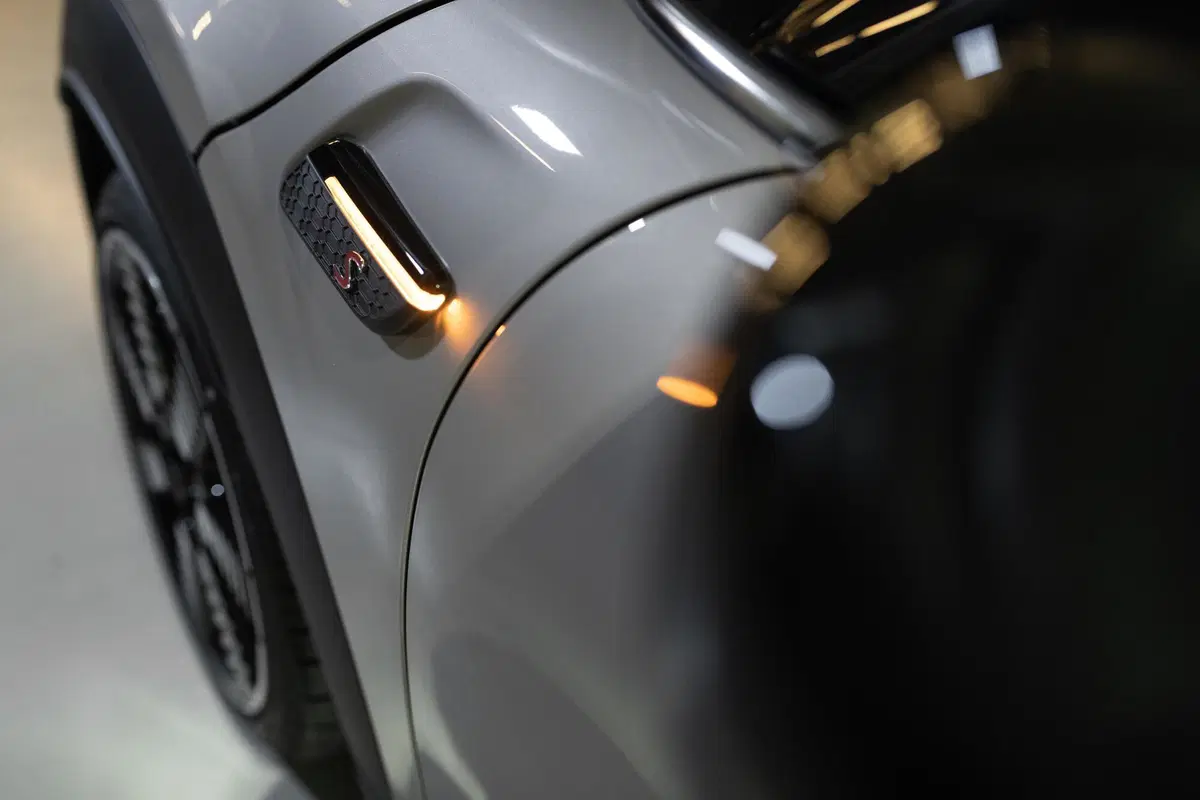 Mini 2021 | Ecco il secondo restyling per 3 e 5 porte, Cabrio ed elettrica (27)