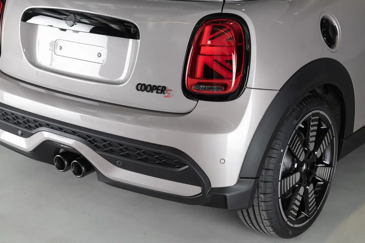 Mini 2021 | Ecco il secondo restyling per 3 e 5 porte, Cabrio ed elettrica (3)